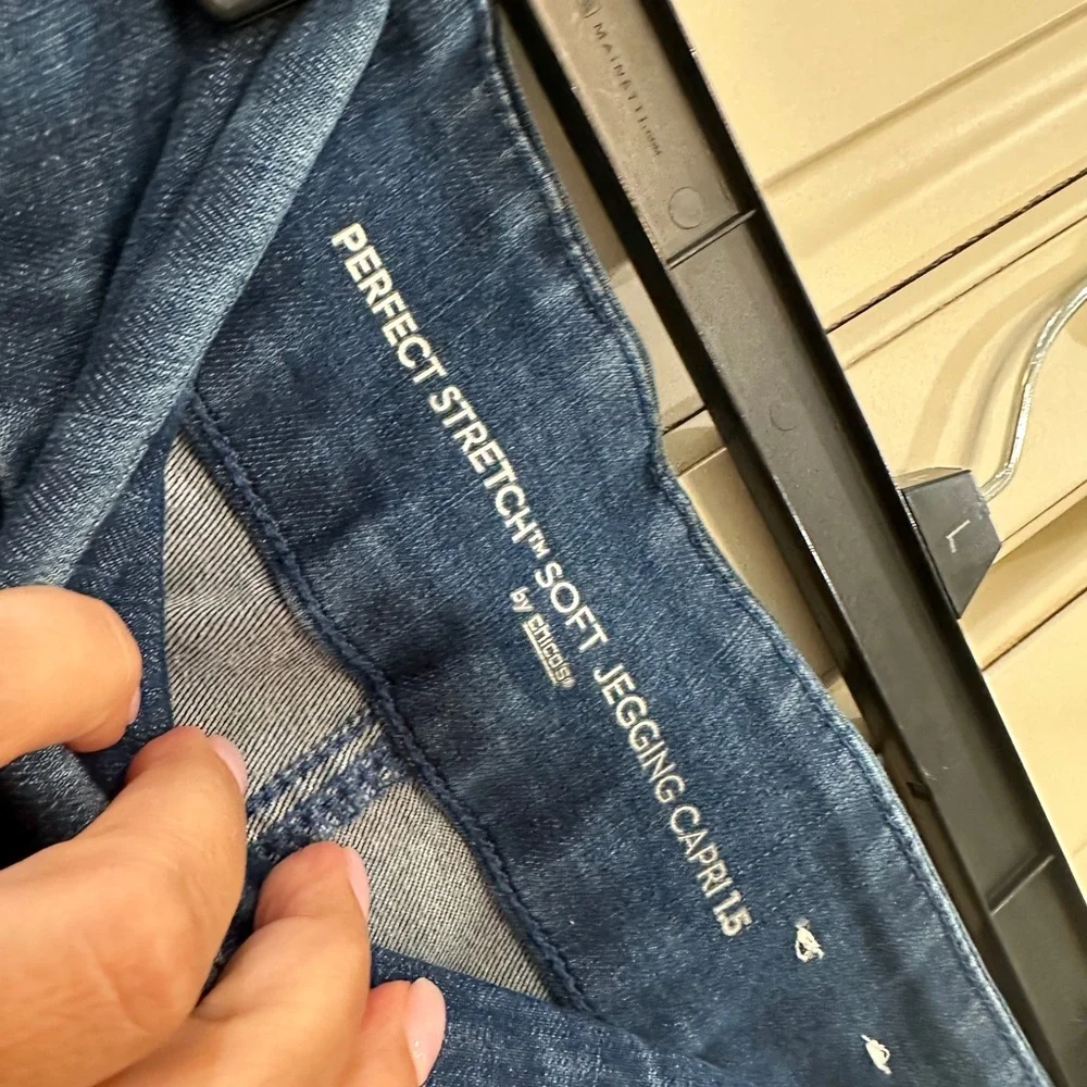 Chicos Blue Woman Soft Legging Capri - Picture 3 of 6